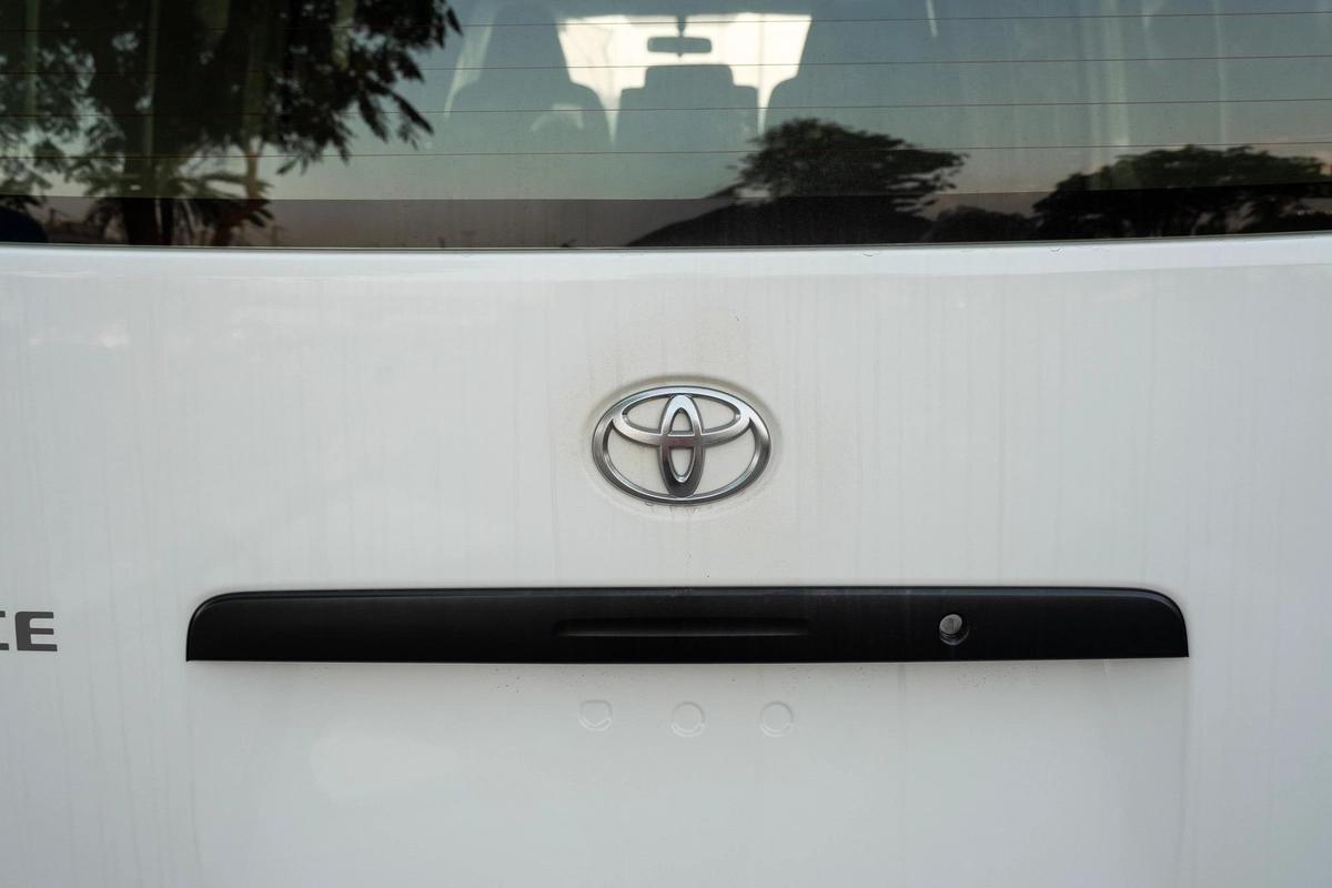Toyota Hiace Van 2025-13-13