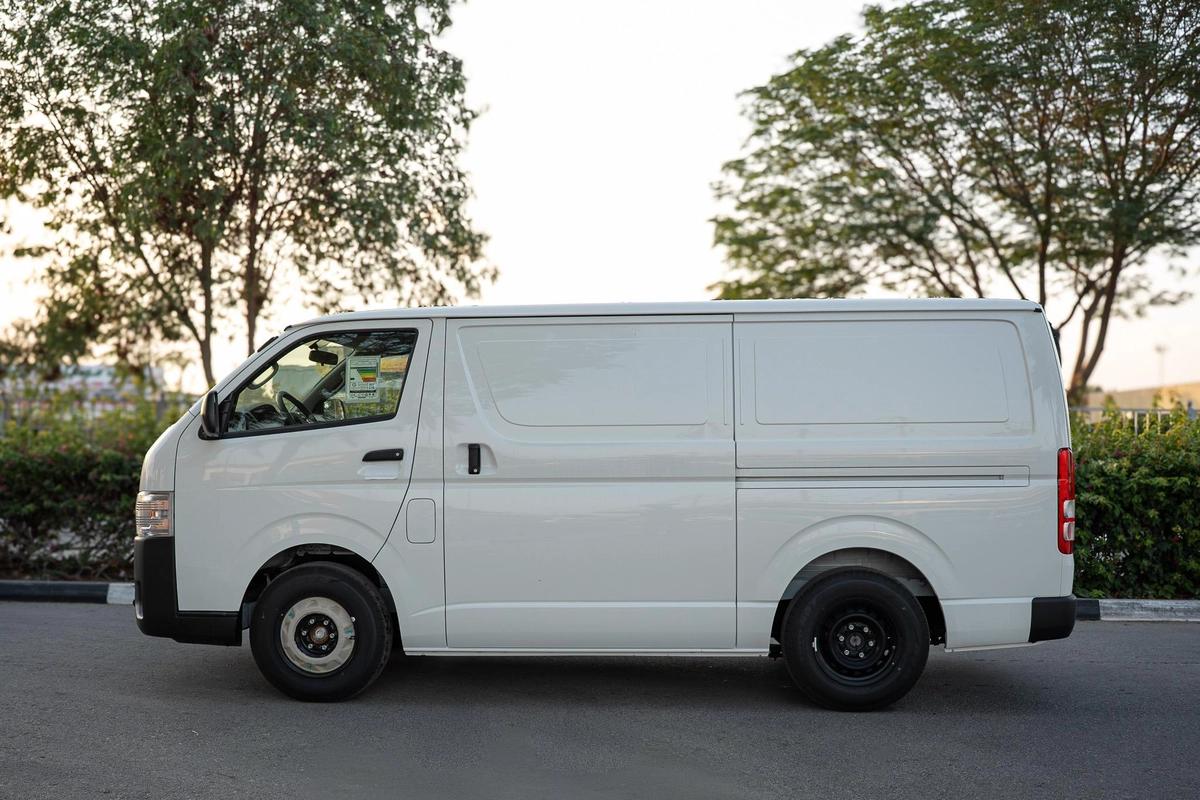 Toyota Hiace Van 2025-8-8