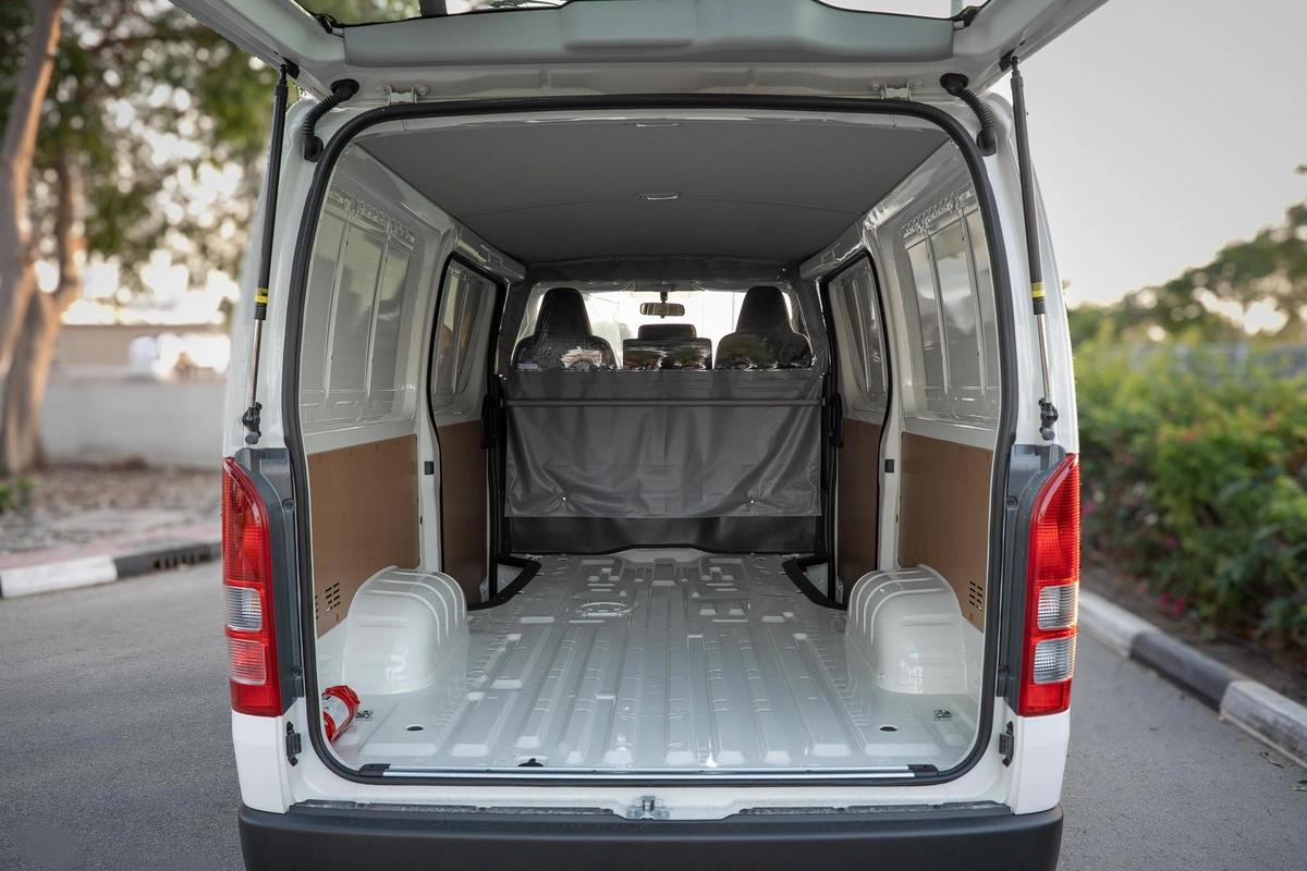 Toyota Hiace Van 2025-4-4