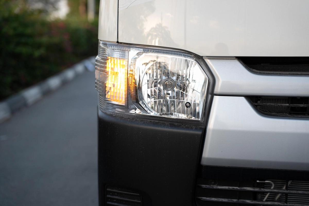 Toyota Hiace Van 2025-2-2