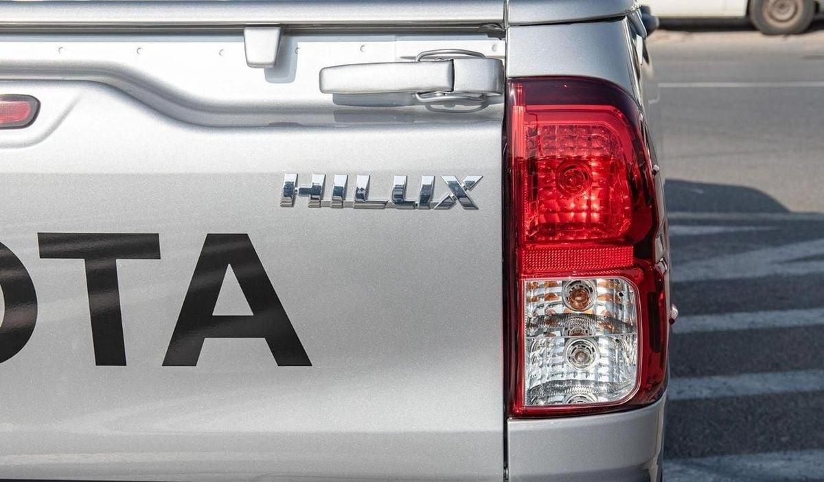 Toyota Hilux Toyota hilux 24L diesel basic option MY2024-10-10