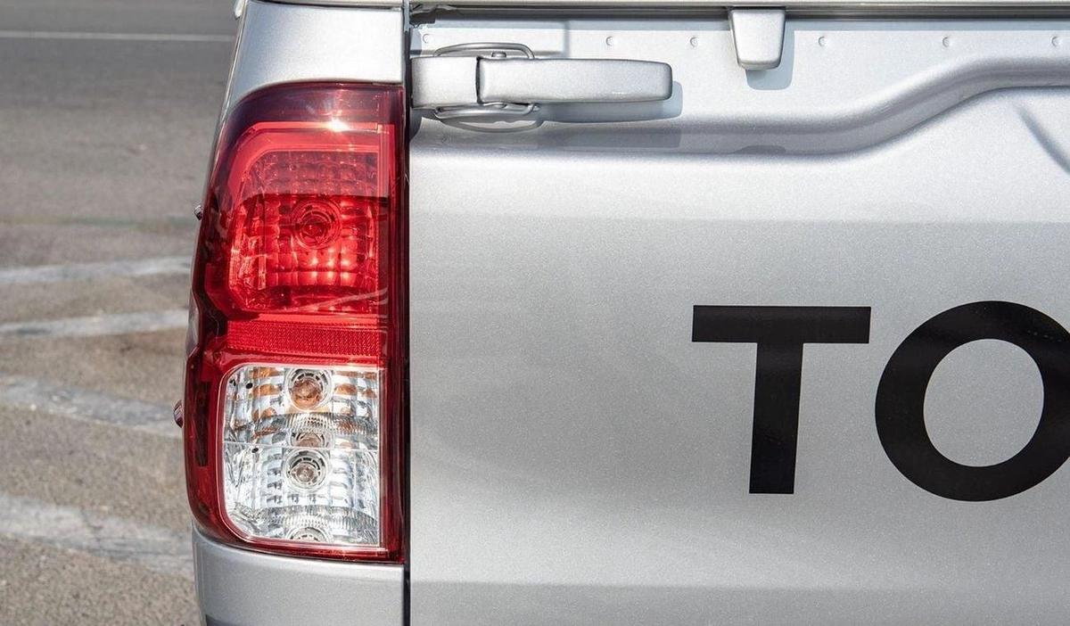 Toyota Hilux Toyota hilux 24L diesel basic option MY2024-11-11