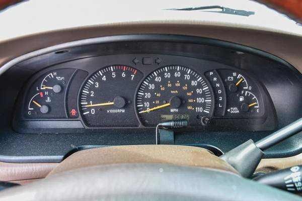 2002 - TOYOTA TUNDRA 4X4 - IMMCULATE CONDITION - ONLY 80,000 KM