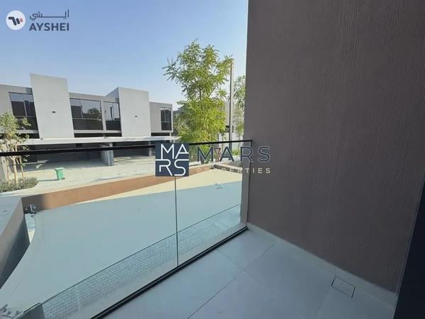 Luxury New 3-Bedroom Corner Villa in ROBINIA