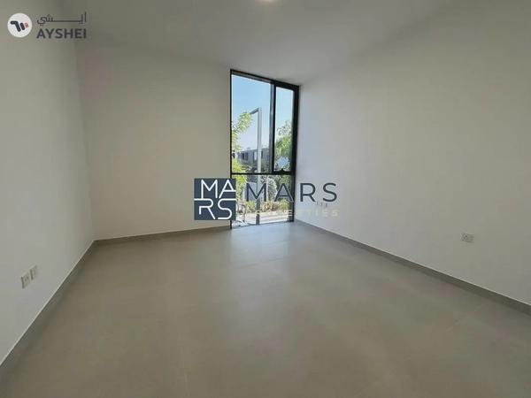 Luxury New 3-Bedroom Corner Villa in ROBINIA