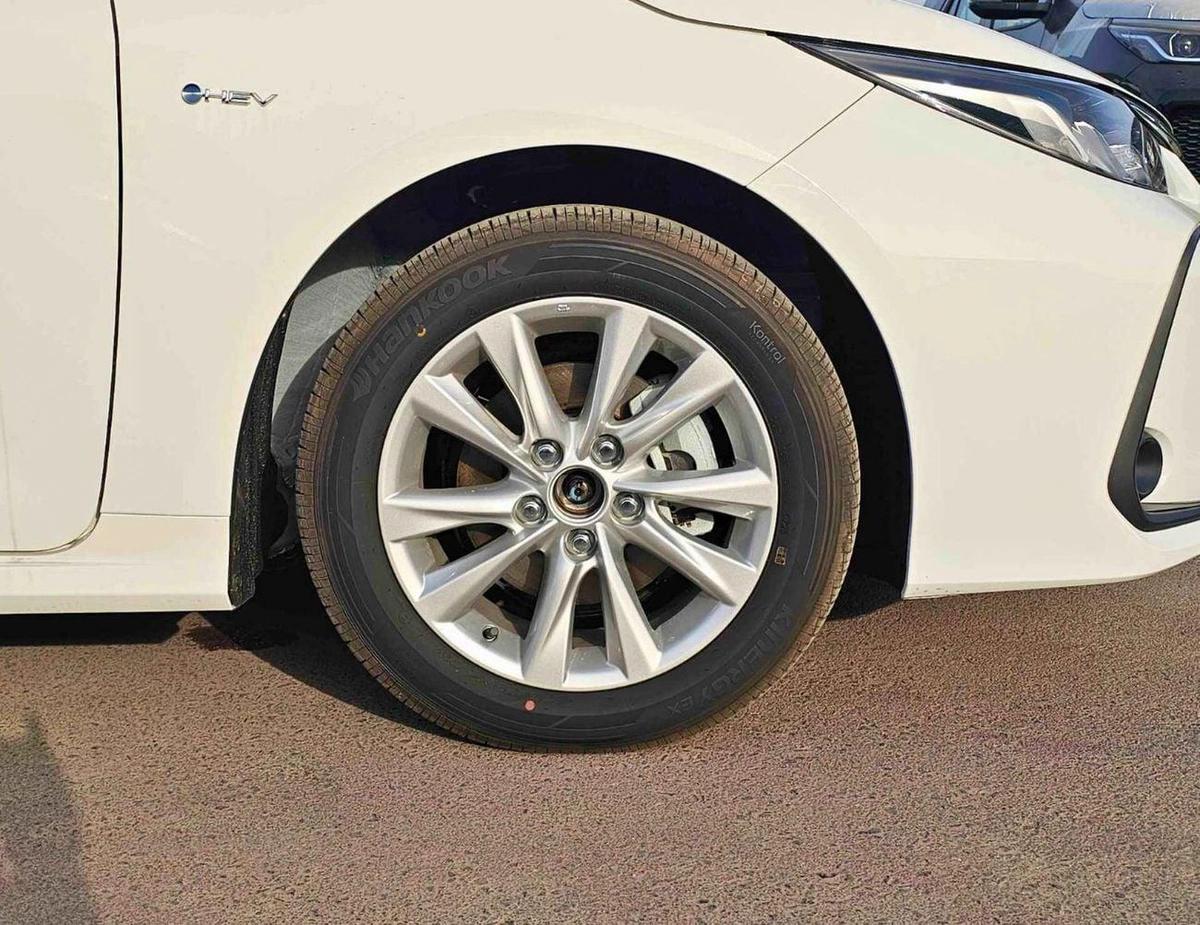 Toyota Corolla ELITE HYBRID / 1.8L V4 PETROL / PUSH START / DVD+ CAMERA / SUNROOF (CODE # HYBRID ELITE)-4-4