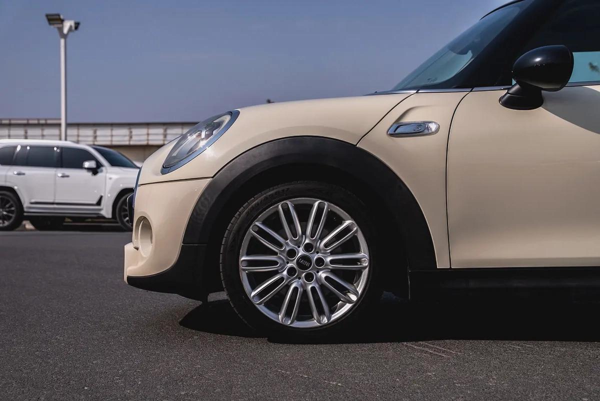 MINI Cooper S GCC Specs 2014 Low Mileage Perfect Condition 2.0L Turbo 4 Cylinders-2-2