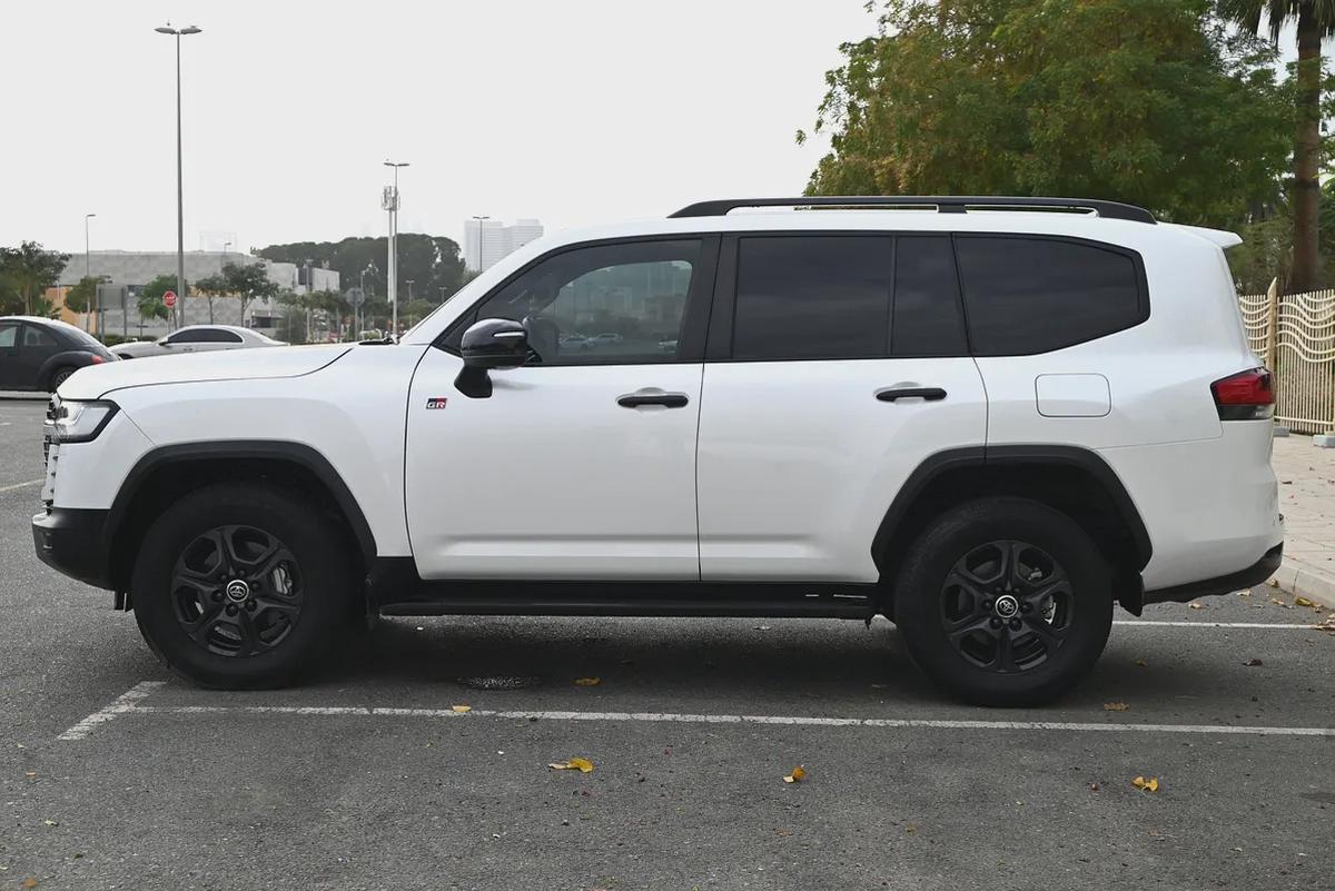 0% DP - TOYOTA LAND CRUISER (DIESEL) - GR SPORT 2022- WELL MAINTAINED-4-4