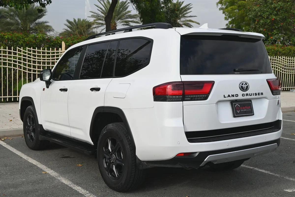 0% DP - TOYOTA LAND CRUISER (DIESEL) - GR SPORT 2022- WELL MAINTAINED-5-5