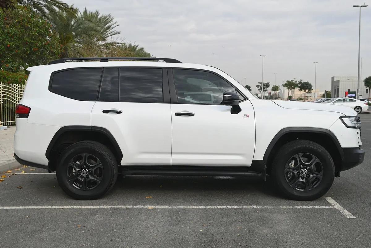 0% DP - TOYOTA LAND CRUISER (DIESEL) - GR SPORT 2022- WELL MAINTAINED-6-6
