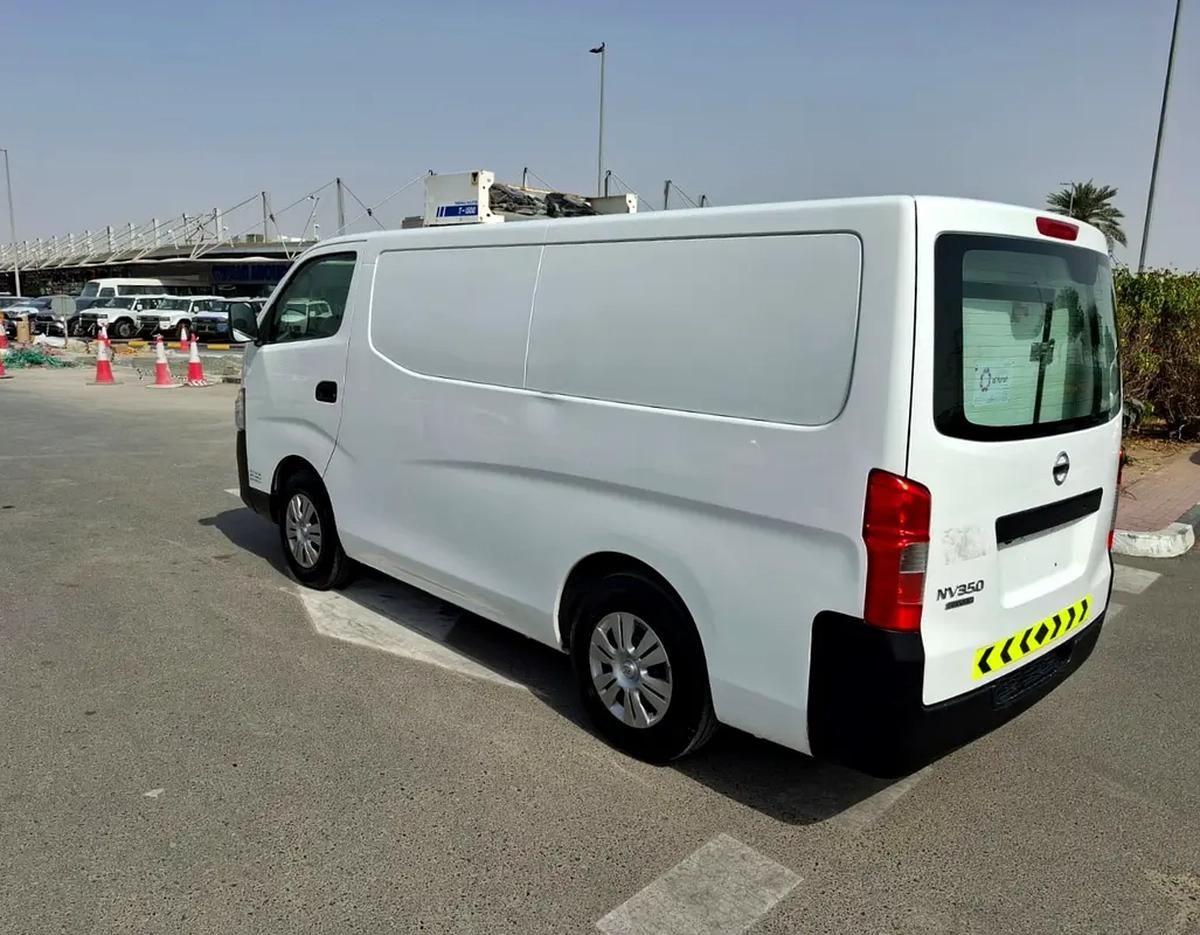 Nissan Urvan NV350-15-15