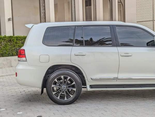 TOYOTA LAND CRUISER 2019 DIESEL V8 D-4D GCC ACCIDENT FREE IN EXCELLENT CONDITION