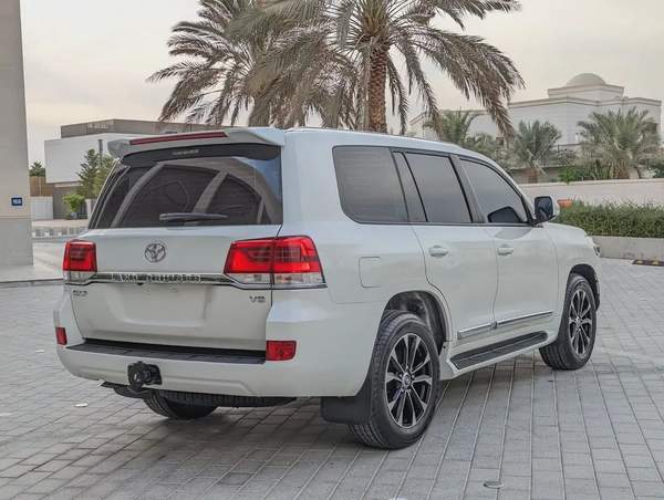 TOYOTA LAND CRUISER 2019 DIESEL V8 D-4D GCC ACCIDENT FREE IN EXCELLENT CONDITION