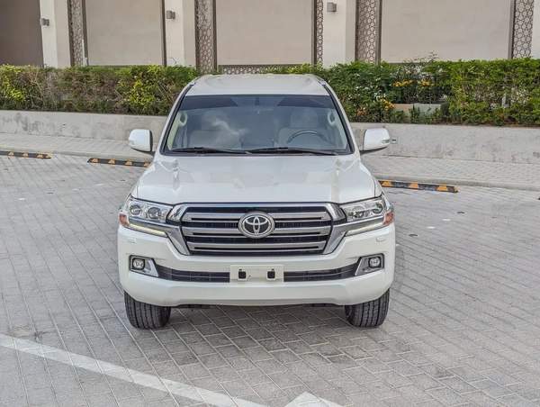 TOYOTA LAND CRUISER 2019 DIESEL V8 D-4D GCC ACCIDENT FREE IN EXCELLENT CONDITION