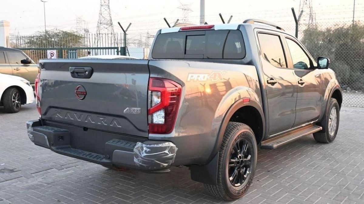Nissan Navara PRO4X FULL OPTION-4-4
