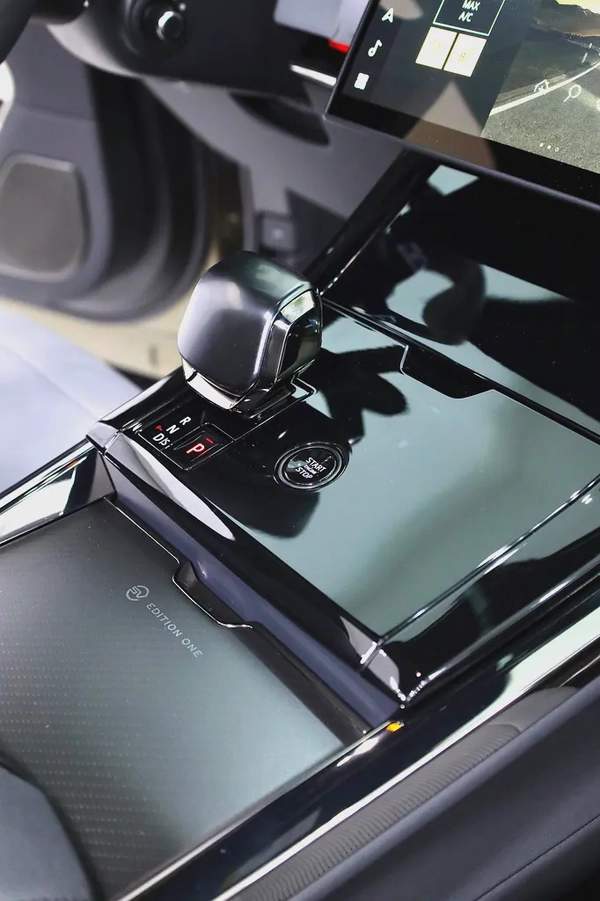 RANGE ROVER SPORT SV EDITION ONE V8 P-635 + FULL CARBON EXT/INT + CARBON RIMS