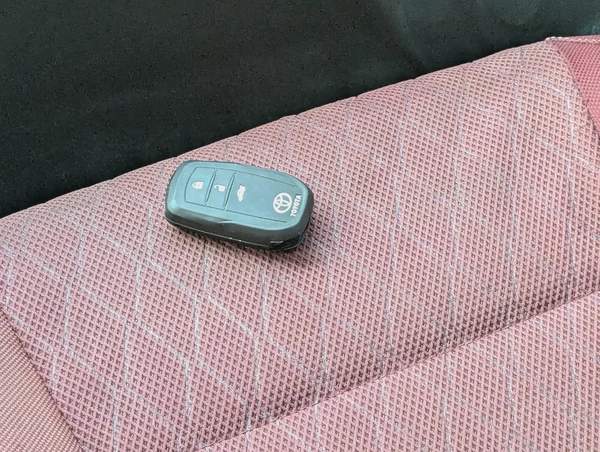 DIESEL Toyota Hilux Double Cab GLX AWD 2020 - GCC Specs - Well Maintained