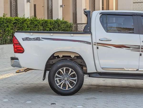 DIESEL Toyota Hilux Double Cab GLX AWD 2020 - GCC Specs - Well Maintained