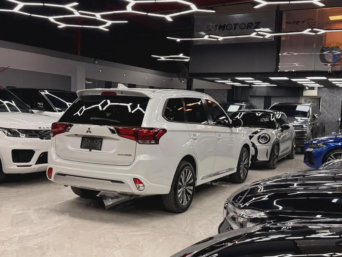 Sunroof and Leather | Original Paint | Limited Edition | Low kms-4-4