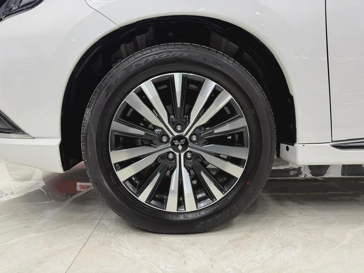 Sunroof and Leather | Original Paint | Limited Edition | Low kms-6-6