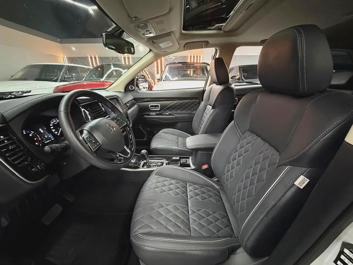 Sunroof and Leather | Original Paint | Limited Edition | Low kms-7-7