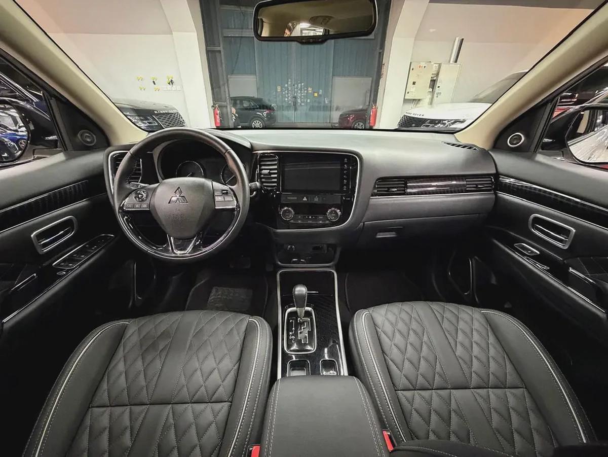 Sunroof and Leather | Original Paint | Limited Edition | Low kms-9-9