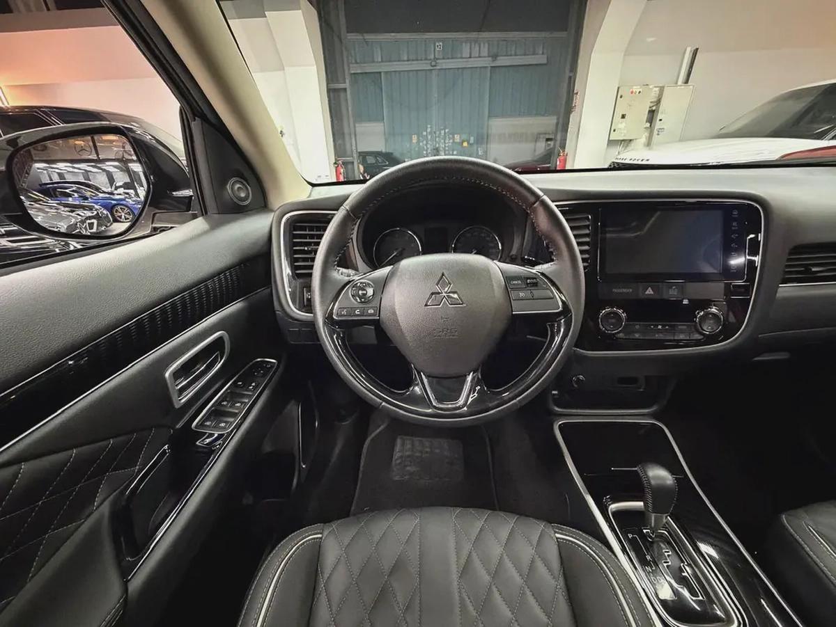 Sunroof and Leather | Original Paint | Limited Edition | Low kms-10-10