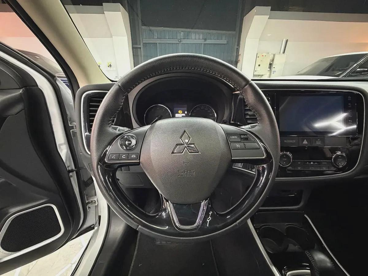 Sunroof and Leather | Original Paint | Limited Edition | Low kms-11-11