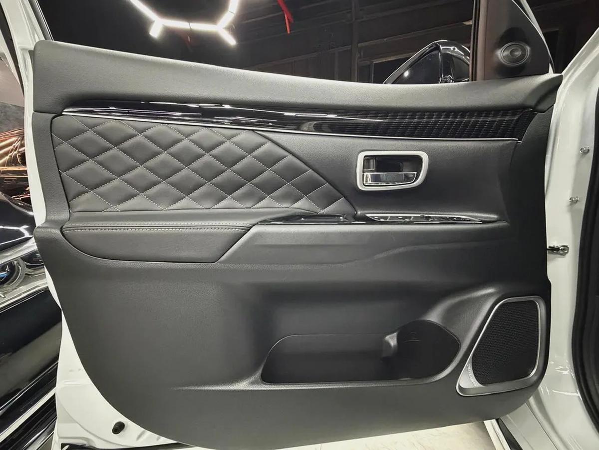 Sunroof and Leather | Original Paint | Limited Edition | Low kms-14-14