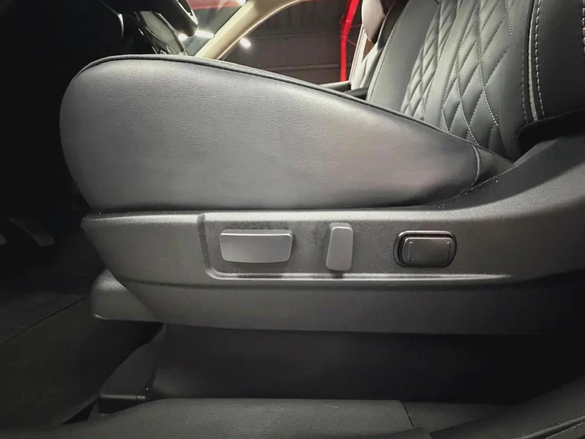 Sunroof and Leather | Original Paint | Limited Edition | Low kms-15-15