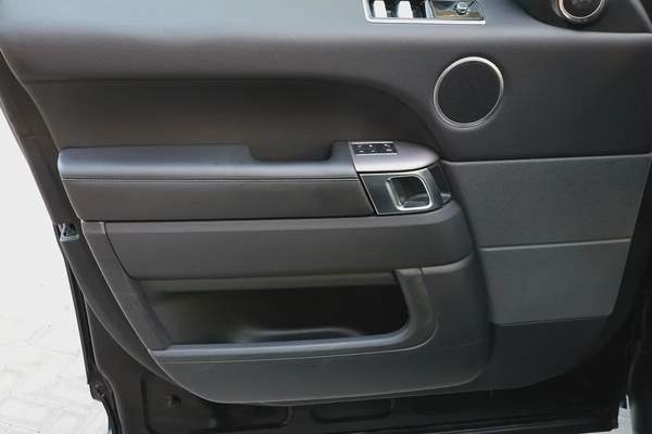 Range Rover Sport -2020-142000KM-GCC SPECS-EXCELLENT CONDITION SVR KIT at agency fix