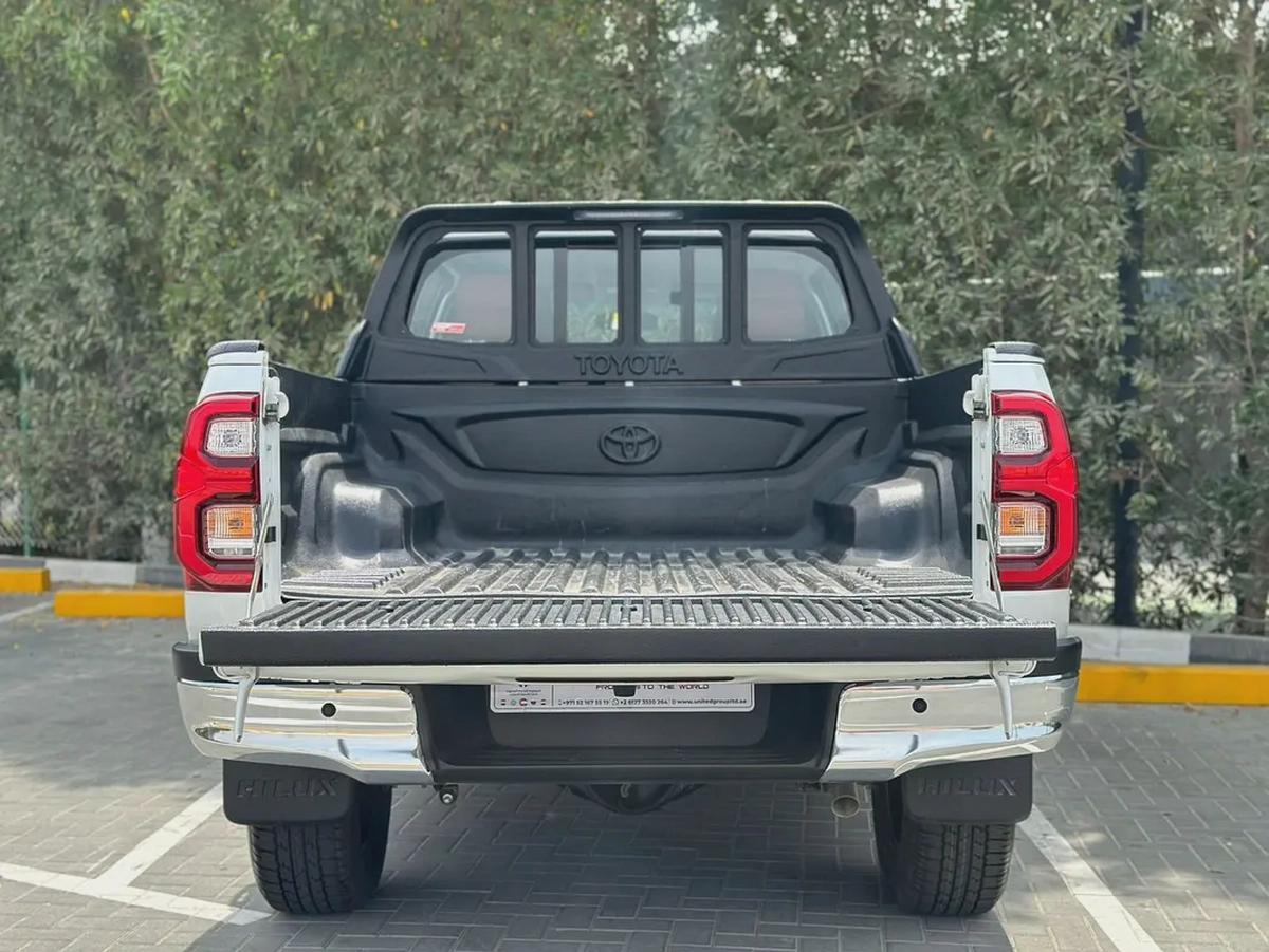 Toyota Hilux / GCC/4WD / 2,7 petrol /Double Cab-5-5