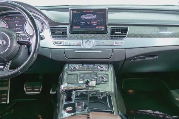 Audi S8-GCC-V8 Twin Turbo-AUDI Exclusive Interior Trim-22 Inch Rims-Very Well Maintained