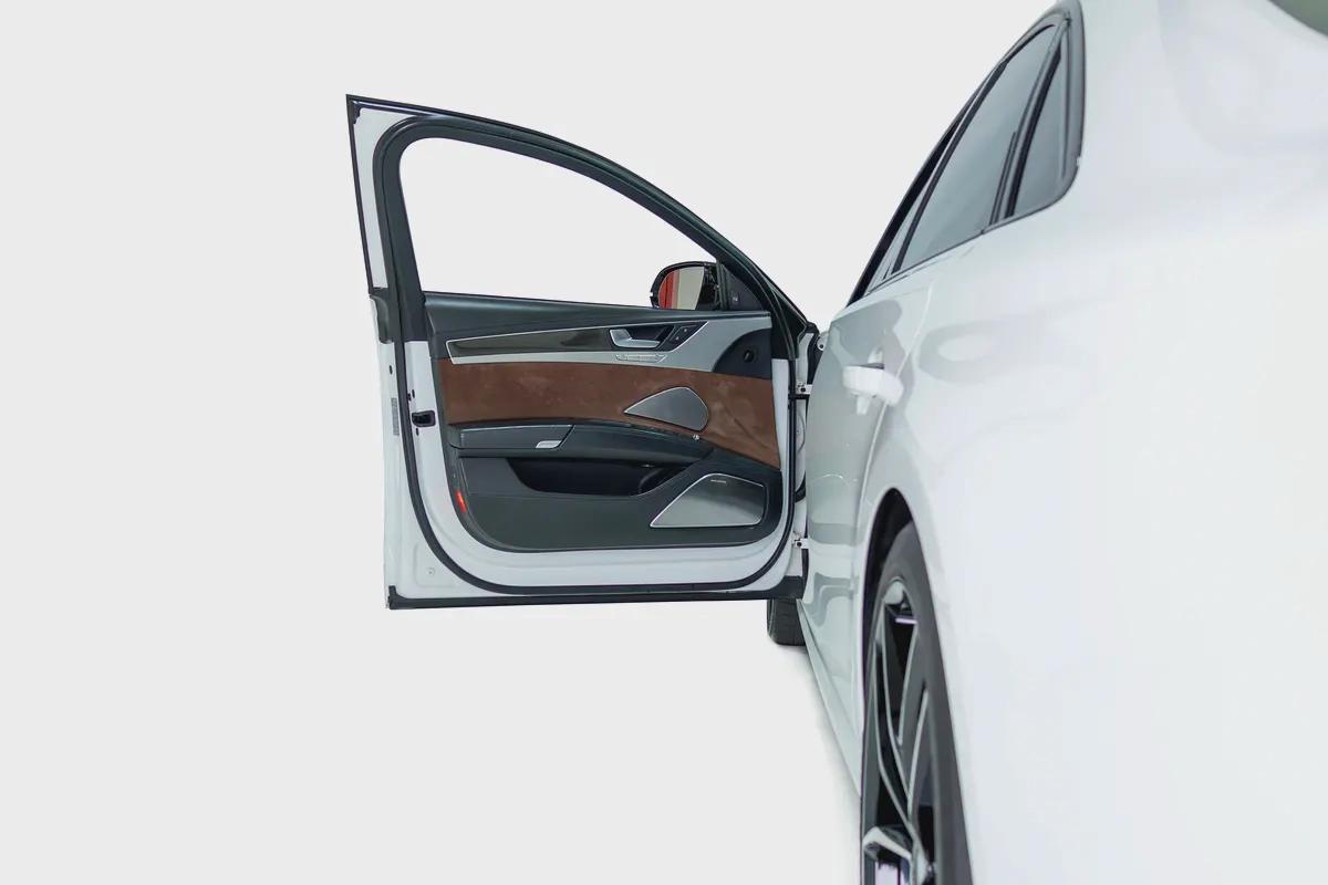 Audi S8-GCC-V8 Twin Turbo-AUDI Exclusive Interior Trim-22 Inch Rims-Very Well Maintained-19-19