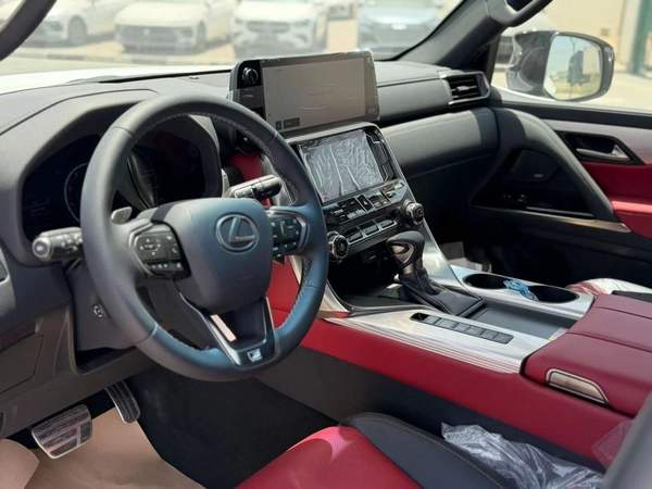 Lexus LX600 Fsport 3.5L twin turbo Model 2026