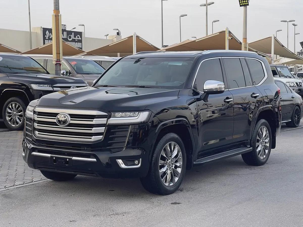 2023 Toyota Land Cruiser VXR - GCC Specs - Pristine Condition-1-1