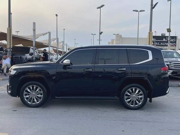 2023 Toyota Land Cruiser VXR - GCC Specs - Pristine Condition