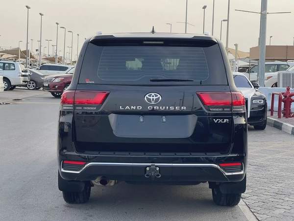 2023 Toyota Land Cruiser VXR - GCC Specs - Pristine Condition