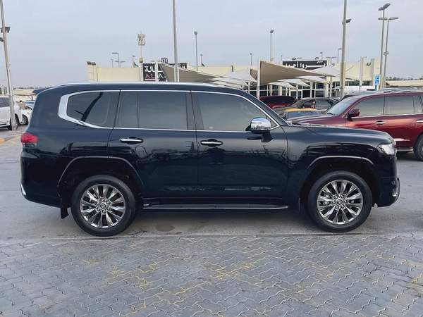 2023 Toyota Land Cruiser VXR - GCC Specs - Pristine Condition