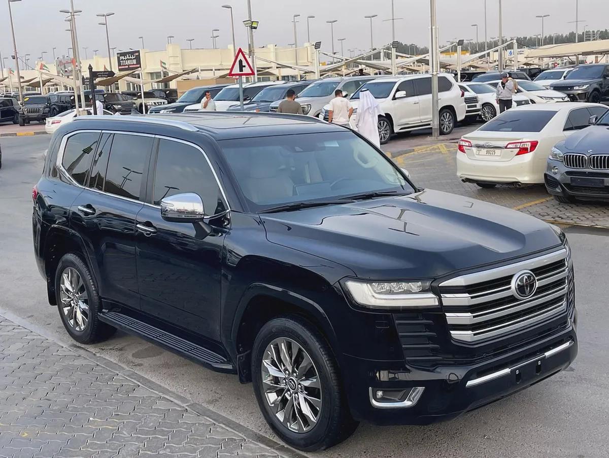 2023 Toyota Land Cruiser VXR - GCC Specs - Pristine Condition-8-8