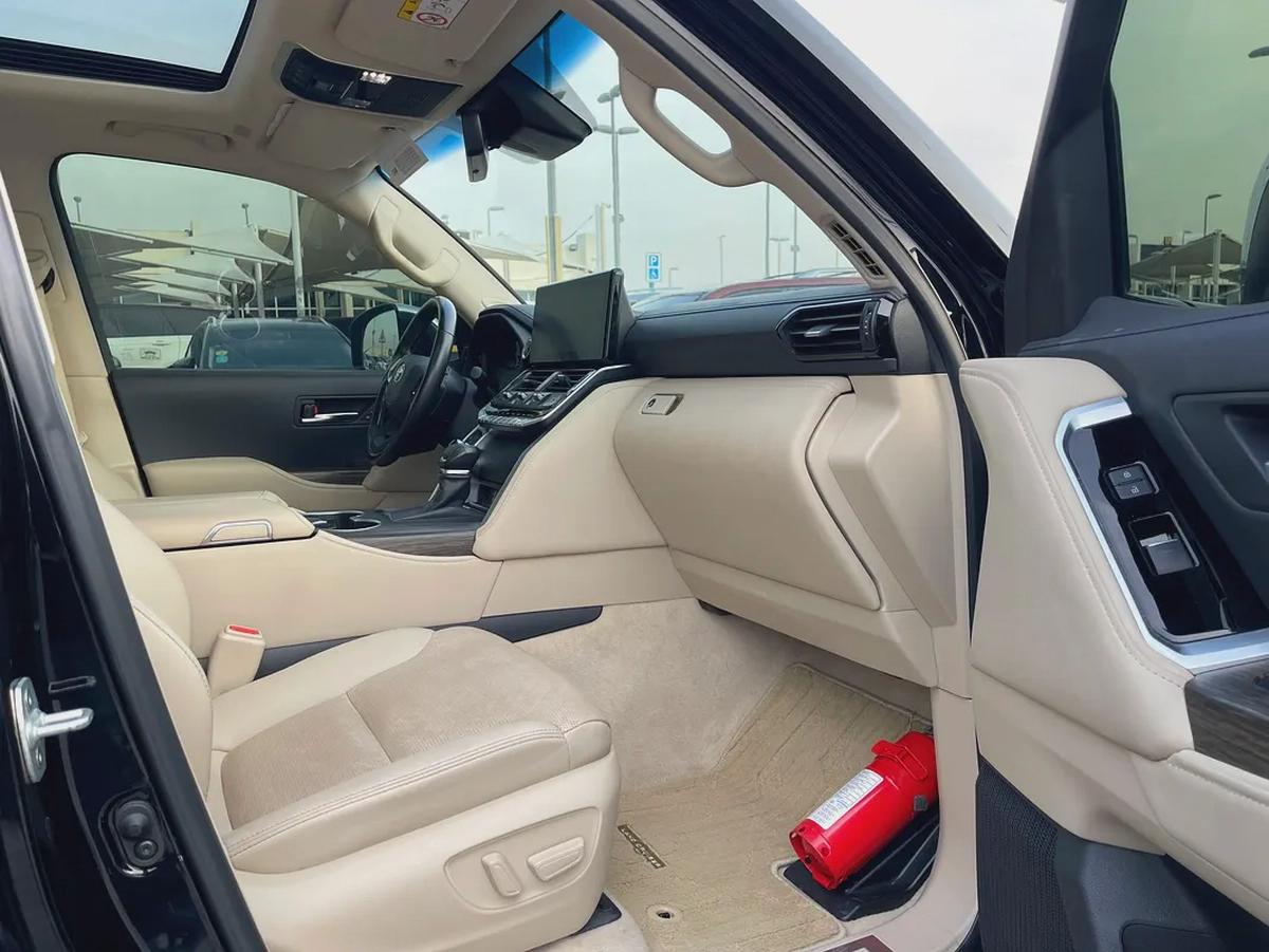 2023 Toyota Land Cruiser VXR - GCC Specs - Pristine Condition-17-17