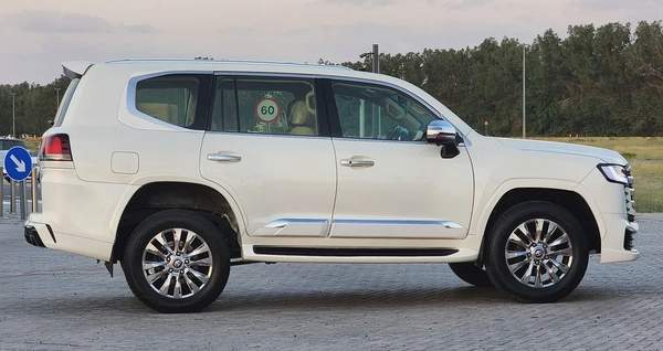 Toyota Land Cruiser GXR V6 2015 - GCC Specs - Reliable and Ready for Adventure