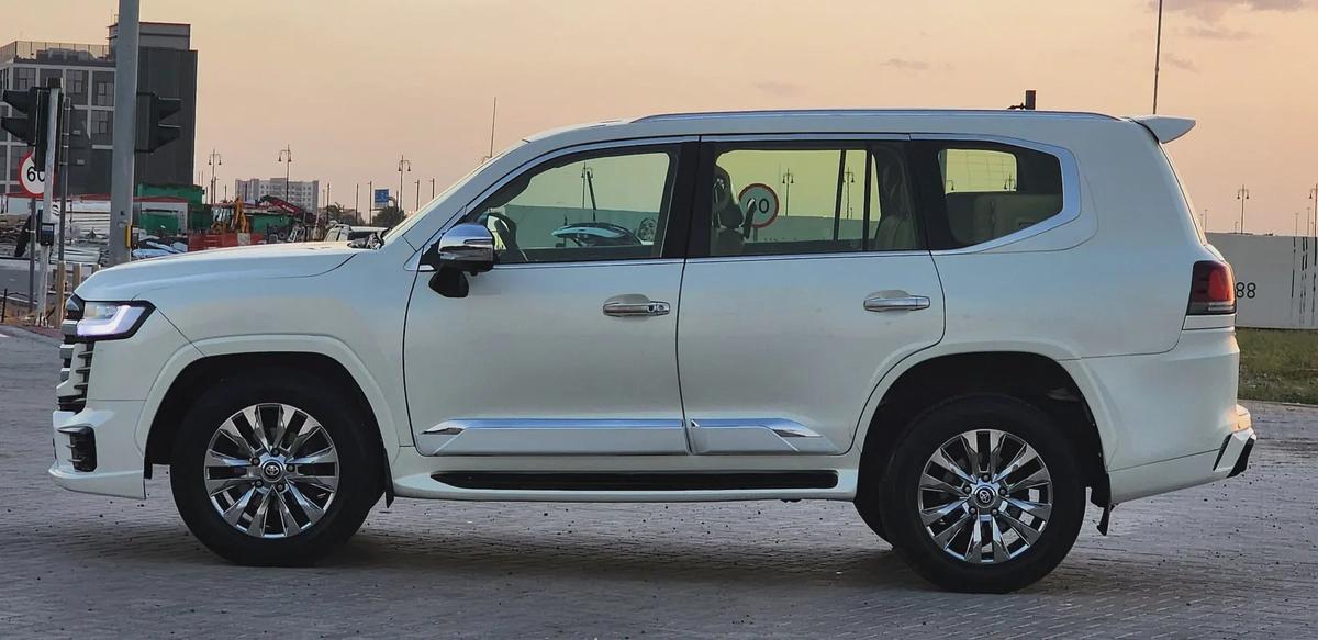 Toyota Land Cruiser GXR V6 2015 - GCC Specs - Reliable and Ready for Adventure-4-4