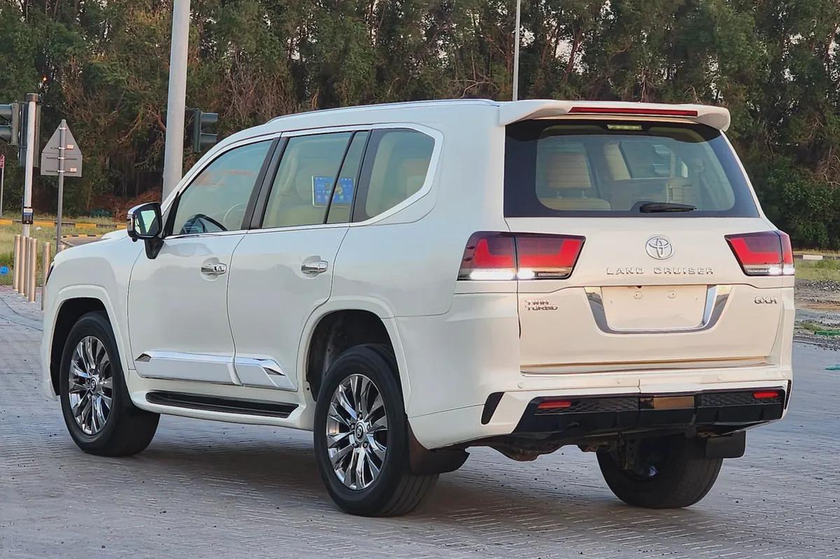 Toyota Land Cruiser GXR V6 2015 - GCC Specs - Reliable and Ready for Adventure-5-5