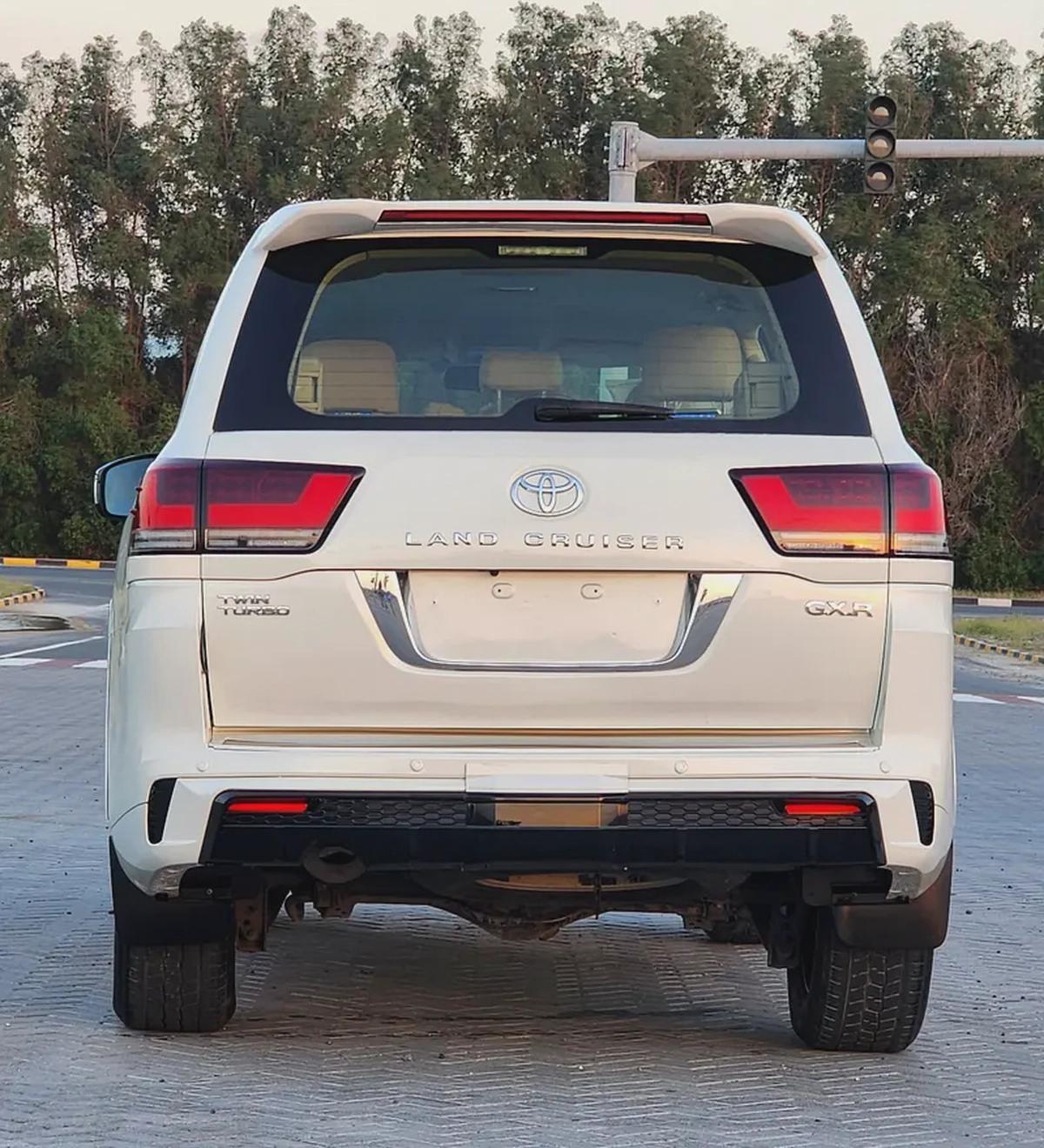 Toyota Land Cruiser GXR V6 2015 - GCC Specs - Reliable and Ready for Adventure-6-6