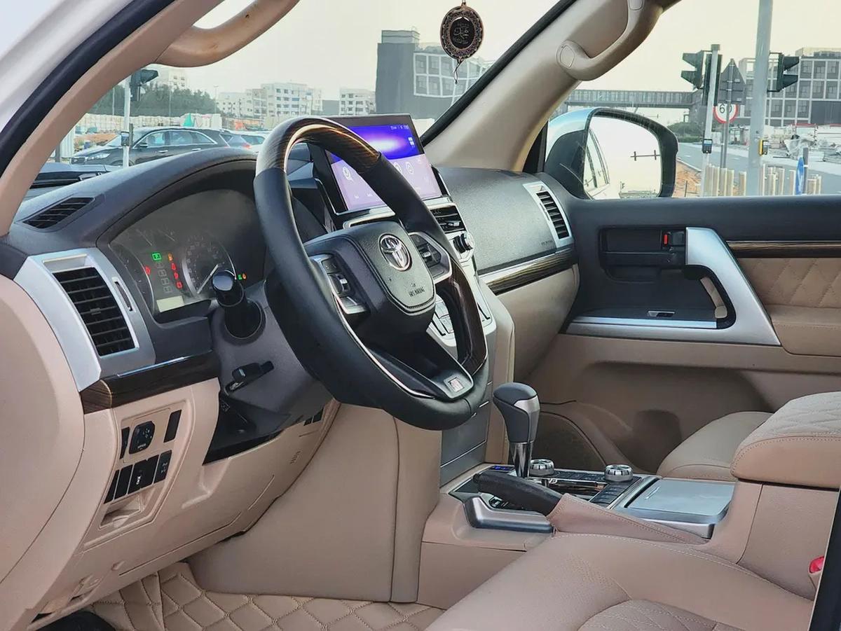 Toyota Land Cruiser GXR V6 2015 - GCC Specs - Reliable and Ready for Adventure-8-8