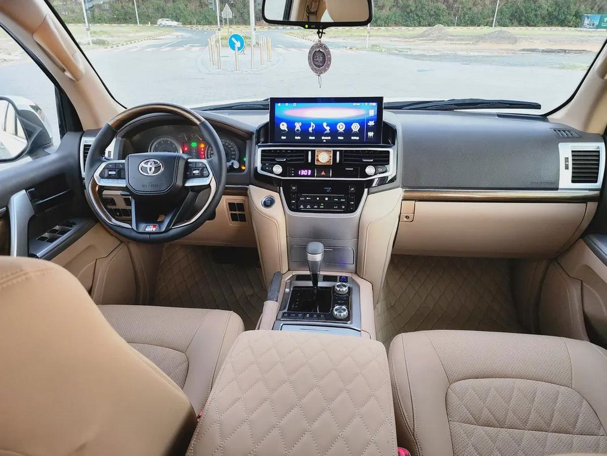 Toyota Land Cruiser GXR V6 2015 - GCC Specs - Reliable and Ready for Adventure-10-10