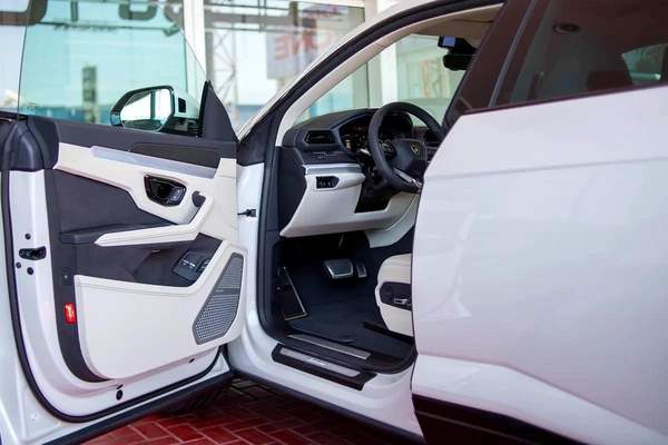 Lamborghini Urus SE | 2025 | 1,200km | Under warranty