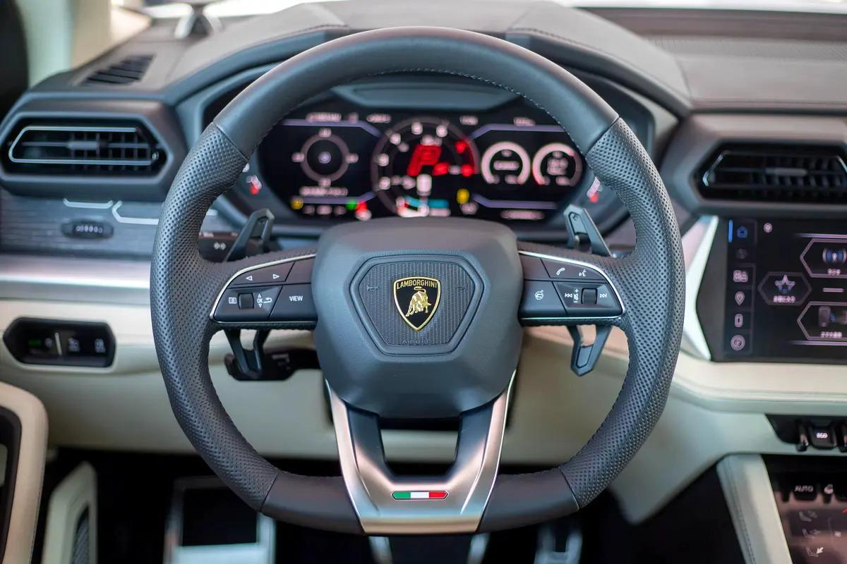 Lamborghini Urus SE | 2025 | 1,200km | Under warranty-10-10