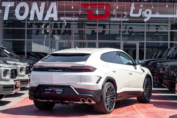 Lamborghini Urus SE | 2025 | 1,200km | Under warranty